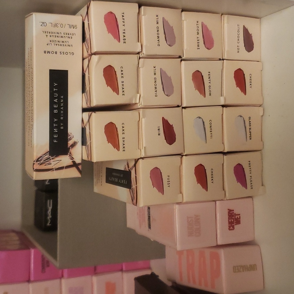 Come & JOIN US LIVE FOR FENTY Beauty-LIKE TO BE NOTIFIED